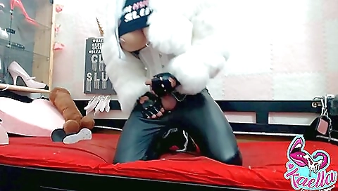 Amateur girl with big booty gets anal filled with cum